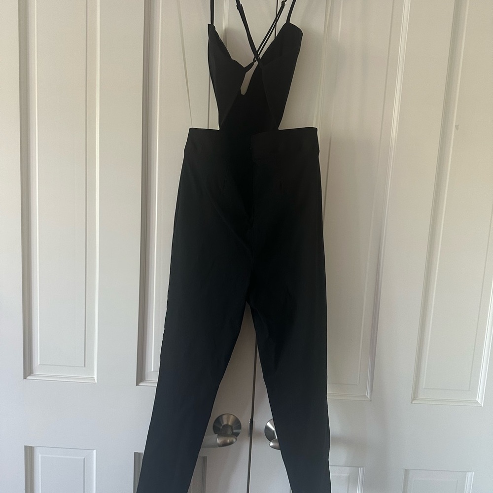 Lovers + Friends Black Jumpsuit Jhene Aoki Plunging Catsuit Small $186



9905 - Picture 6 of 6